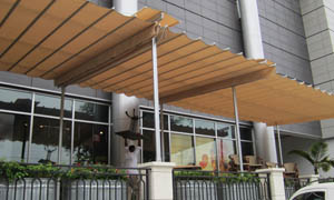 Stores rétractables à projection  VENUS MCA la terasa a unui hotel 2